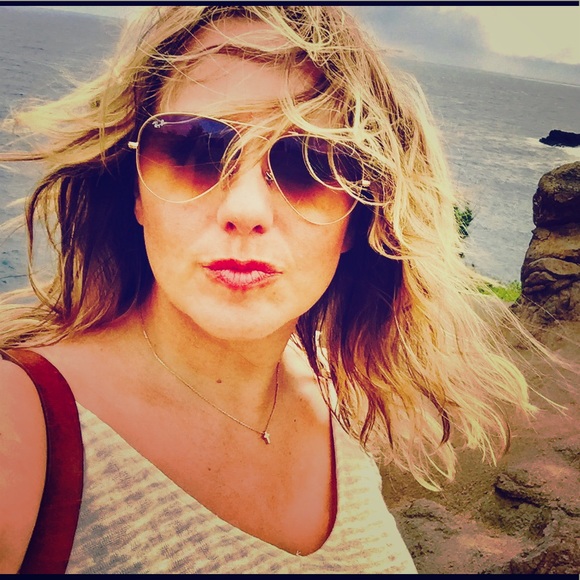 Meet your Posher, Joy - Picture 2 of 3